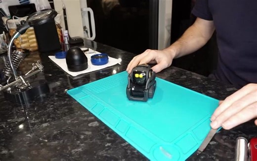 Vector机器人更换电池维修视频Anki Vector Battery Repair _ Upgrade