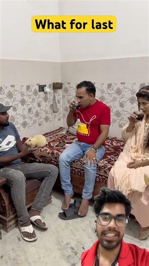 A🍓 blind puppy hops in the eyse little duck 🦆 #animalrescue #shortsfeed #duckrescue #viralshort