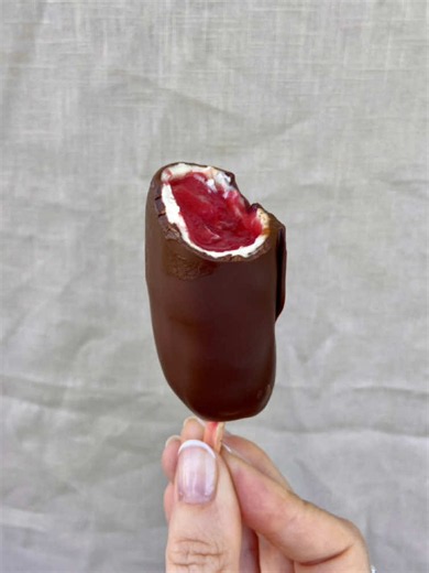 Glaces façon Franui à la framboise et chocolat blanc noir