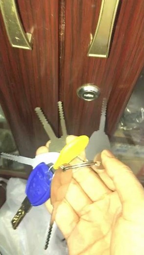 利用鲨鱼剑秒开文件柜锁信箱锁Quickly unlock the file cabinet lock and mailbox lock.