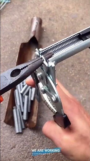 Locking Grip Tool for Controlled Holding ⚙️