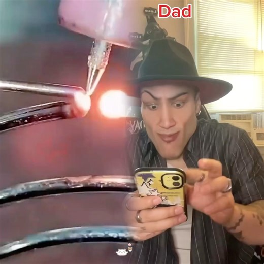 When dad goes through middle child’s search history💀🤣#funnyshorts #comedy