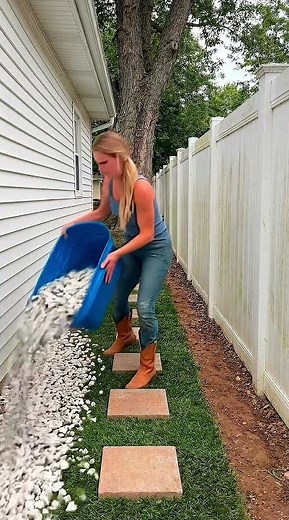 Narrow Side Yard Makeover: DIY Garden Path & Flowers 🌿✨