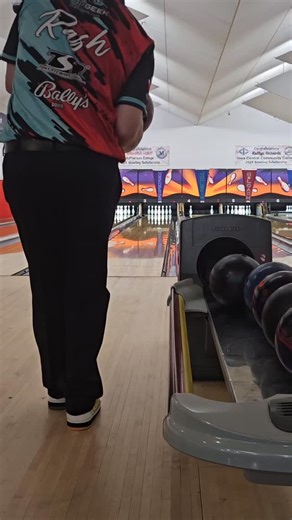 Sean Rash on Instagram: "Does bowling next to a split bother you? Yes or No?"