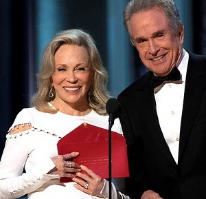 Faye Dunaway feels very GUILTY about the Oscar goof-up | Bollywood Life