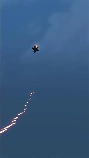Modern Fighter Jet Firing Flares 🔥✈️ | Epic Military Action #fighterjet #shorts