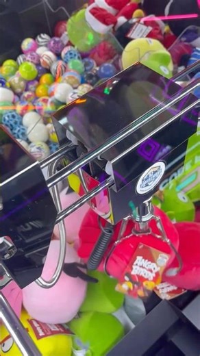 Angry Birds in the claw machine #angrybirds #clawmachine