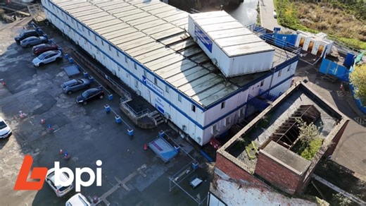 Take a look at the drone footage of this impressive 138 bay, two-storey modular building, complete with offices, welfare areas, canteen facilities, changing rooms and more 🏗️ 📍 Birmingham, B66 ⏳ Auction ends 9th December 🚚 Removal required – vendor can quote for removal and transport Register to bid here and view the full details: https://hubs.li/Q03WRdN90 | BPI