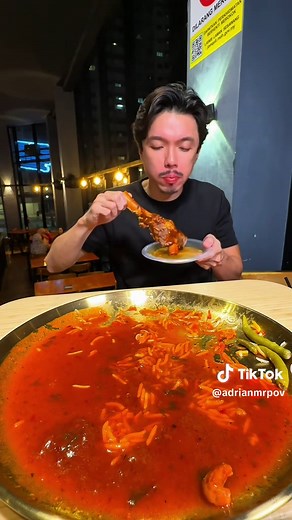 Jangan kira kalori #makan 📍@Soru Station | arabic food