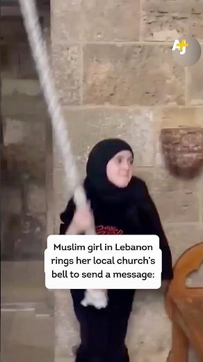 Lebanese Muslim Girl Sends a Message of Unity