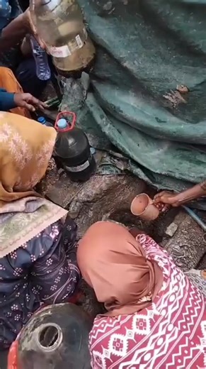 berita viral masyarakat penyaksagen Klampis Bangkalan Madura mengebor sumur yg kluar bukanx air tp malah minyak bumi/pertalite yg keluar..... #fyp #sorotan #beritaviral