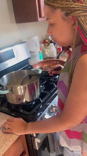 39K views · 1.4K reactions | Who are those Gloez on your toes? | Yong's Bakery | Facebook