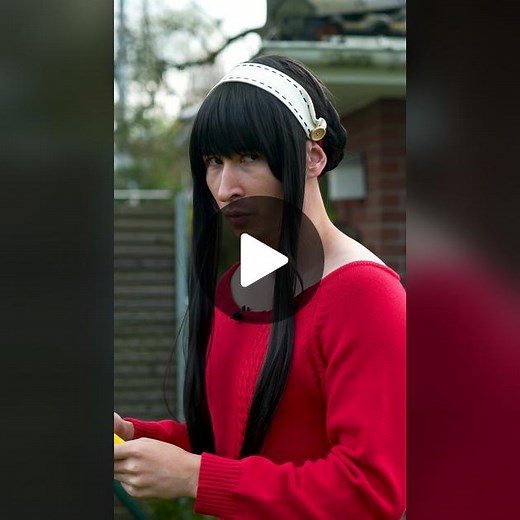 Yor Plays Frisbee: Anime Spy Family Cosplay