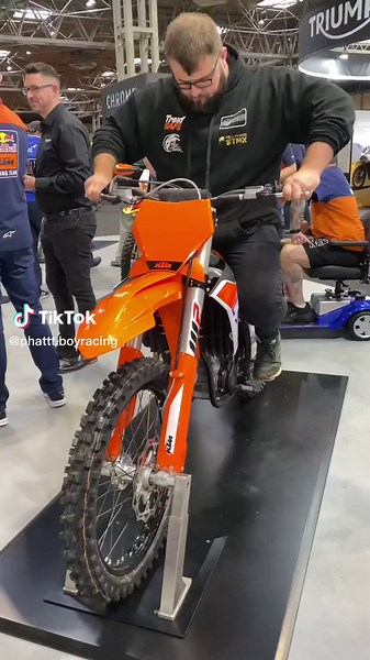 The big lad stays green 🍏🍏😎 #StumbleToVictory #motocross #fypシ #motorcycle #motorcyclelive #show #surron #ktm #kawasaki #honda #electric #motorbike #phatboy #crf #sxf #kxf