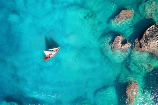 The Real Reason Why Some Ocean Water Is More Turquoise Than Others