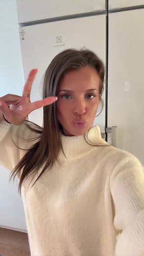 Hedvig Sjödin: Naglar och Navelpiercing