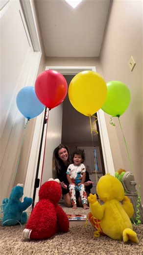 i never want to forget what this feels like. 💙❤️💛💚 #sesamestreet #toddlermama #toddlermoments #toddlermomlife #sesamestreetbirthday