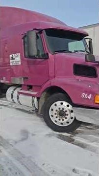 PINKY fires up with that legendary Series 60 rumble #trucks #diesel