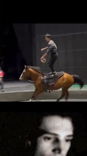 He jumped onto a moving horse and started jump roping 😳🐎 #shorts #ytshorts #skills #horse #crazy