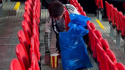 Japan fans praised for 'respectful' act at Wembley