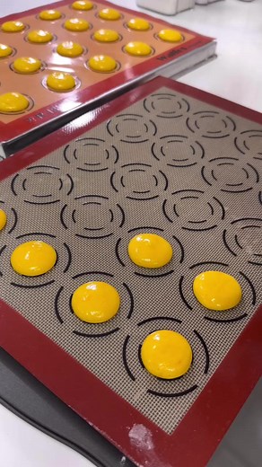 thought it looked like an egg yolk at first🤭, I tried lemon flavor for macaron, now it’s my favorite😋#lemon #macarons | Yeast Mode