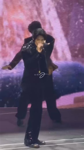 win_metawin on Instagram: "WIN RISES ON THE RISER #RISERCONCERTD1 #winmetawin @winmetawin"