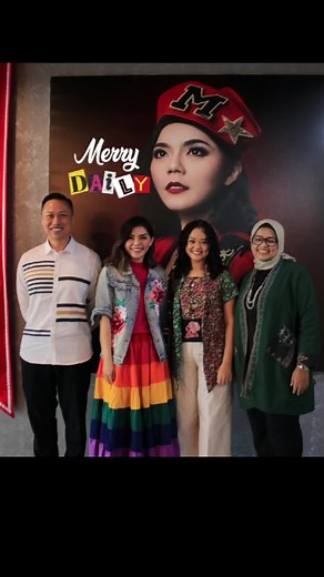 Bersama Bu Fery dan Tia di Kantor Pusat Merry Riana