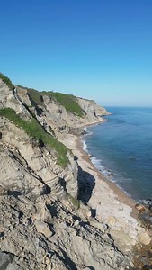 The waiting is the hardest part ☀️ Almost time for #blockislandbliss 💙🌊 🎥@biearthworks #blockisland #myblockisland #blockislandzen #blockislandzen #blockislandadventure #blockislandlove #travel #blockislandbound #oceanstate #monday #mondaymood | Block Island Tourism