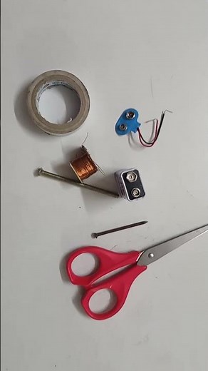 making a simple electromagnet with 9 volt battery 🔋