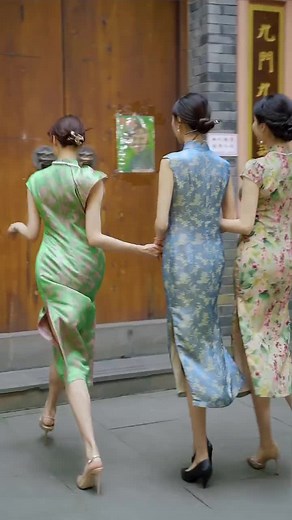 Elegant Chinese Woman: Captivating Beauty and Grace