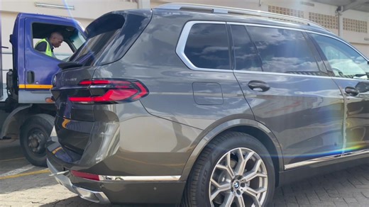 2023 BMW X7 xDrive40i, Manhattan Metallic color, Panormaic roof (Sky Lounge), Seat heating front and rear, Harman Kardon sound system. Delivery Loading.