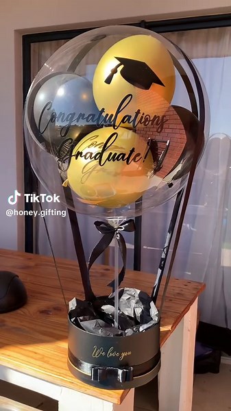 Creative Balloon Basket Graduation Gift Ideas