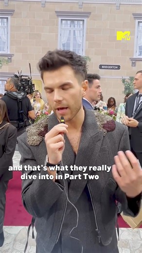 30K views · 659 reactions | The Bridgerton cast looked regal on the red carpet for the Bridgerton premiere 𥳐  #CelebNews #MTVAsia #Bridgerton #ColinAndPenelope #Polin | MTV Asia | Facebook