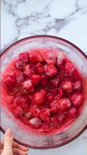 Strawberry Angel Food Cake Delight | Light & Easy Recipe 🍓🍰