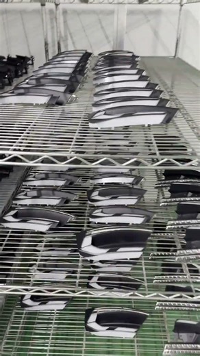 Source headlight factory, over 20 years of production experience, extensive assembly lines