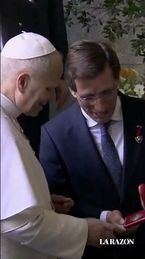 Los Reyes reciben al Papa en Cibeles y Almeida le entrega las llaves de la ciudad