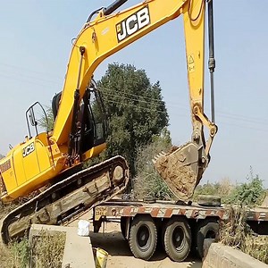 22K views · 273 reactions | New jcb poclain 210 loading on track Edit: Discover World #Machines #heavyequipment #DiscoverWorld #heavymachinery | Discover World | Facebook