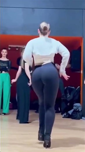 Perfect Curvy Body Dancer Amazing Moves & Confidence on Display! 💃✨