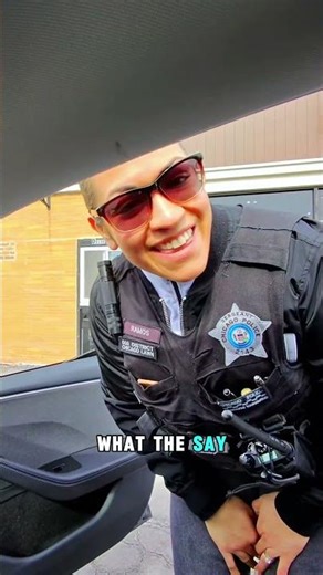 Chicago officer never seen a man in wheelchair before 😂😭