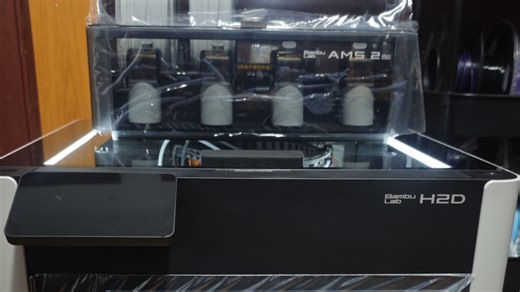 刚到的拓竹h2d首层打印测试，看到很多网友拍的翻车视频，内心晃的一批，打了首层测试一下，我感觉还是挺满意的，顺便说一句，h2d声音真是小