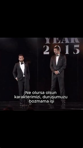 @sadmakine on Instagram: "Arda Turan, Türk futbolunun son yıllarda yetiştirdiği en karakterli ve en çok konuşulan isimlerden biridir. Saha içindeki mücadeleci yapısı, liderliği ve futbola olan tutkusu onu sadece bir futbolcu değil, bir dönemin simgesi hâline getirmiştir. Bayrampaşa’dan çıkan bir çocuk olarak başladığı yolculuk, Türkiye sınırlarını aşarak Avrupa’nın en büyük kulüplerine kadar uzanmıştır. Bu yolculuk, yetenek kadar cesaretin, özgüven kadar bedel ödemenin de hikâyesidir. Galatasara