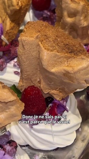 Pavlova cassis & framboise, honeycomb #dessertgourmand