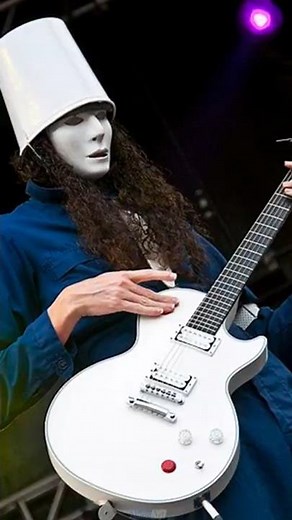 Buckethead debuts his Gibson Guitar 🤘 #guitar #music #buckethead #shorts #rock #gibson #new #guitars