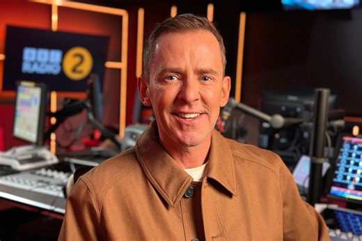Sara Cox replaces Scott Mills on Radio 2