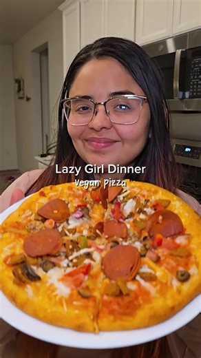 @Amy’s Kitchen vegan pizza 🍕 is a lifesaver 💕 #veganpizza #amyskitchen #vegandinner #vegandinner #lazygirldinner