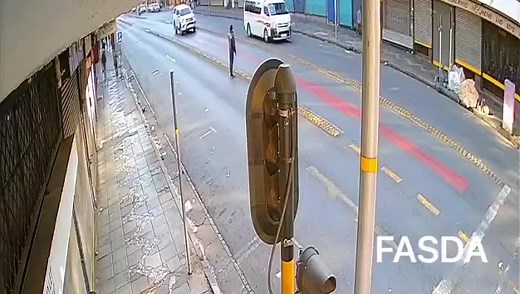 224K views · 2K reactions | JHB CBD Crime Hot Spot. Market & Mooi street.. Please be vigilant and on high alert! CRIME IS OUT OF CONTROL... | Intelligence Bureau SA | Facebook