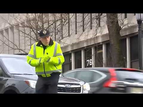 Famous dancing traffic cop retires after 30 years