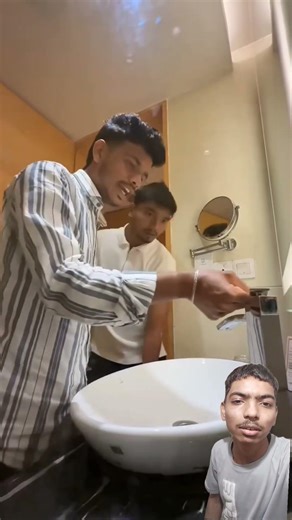 net chalu karne ka Sahi style..#short#funny#nerd#Pani#water#ghumna#write #antics #randoms