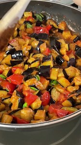 145K views · 3.7K reactions | Questa pizza rustica con melanzane a funghetto metterà l’acquolina in bocca al primo sguardo! | Piovono Ricette | Facebook