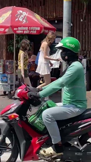 Walking on Tran Quoc Toan street, Saigon #shorts #walking #travel #saigonstreet #beautifulgirl